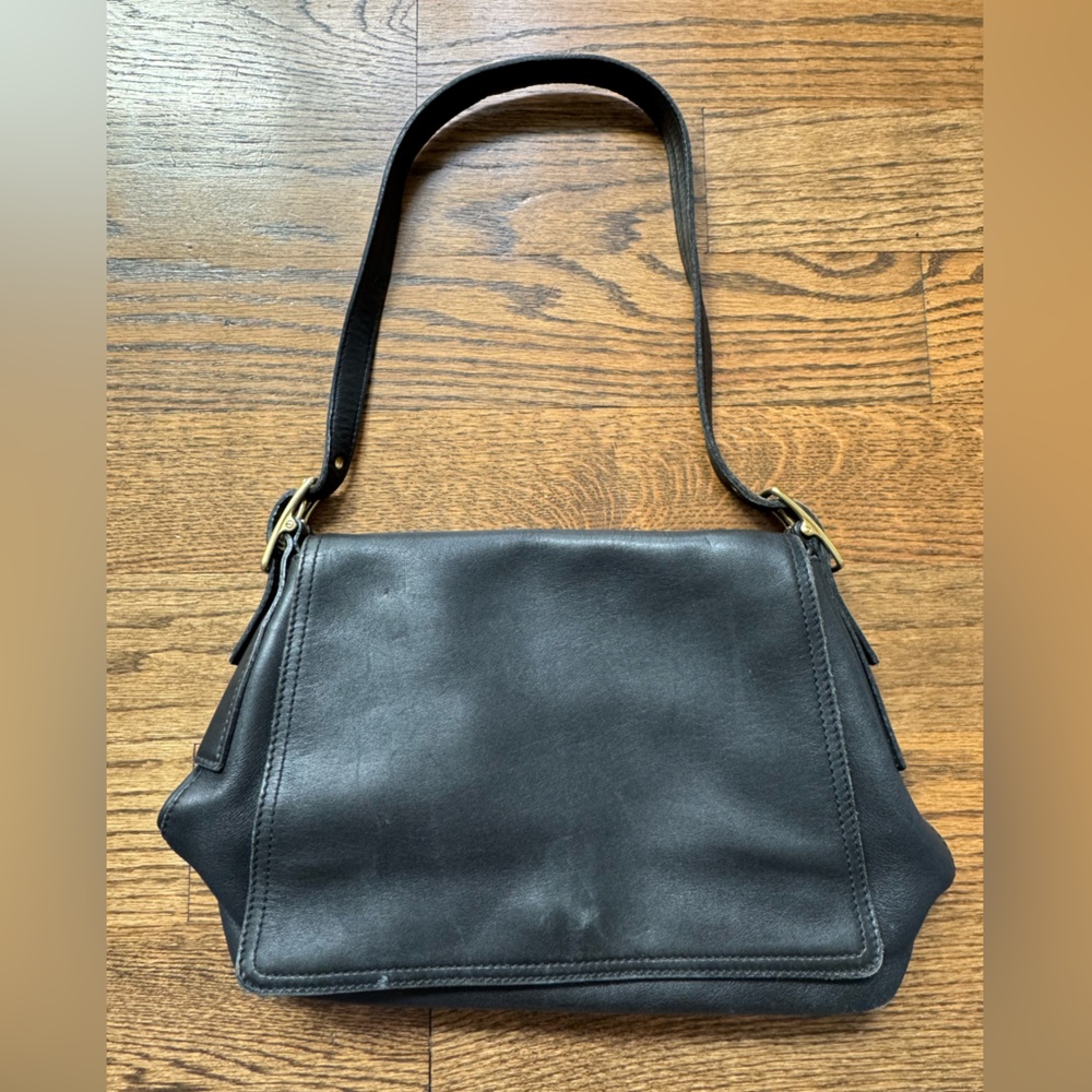 Coach Elegant Black Leather Women's Shoulder Bag with Adjustable Strap